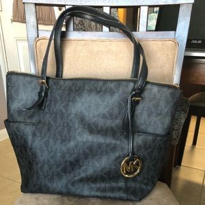 Michael Kors Jet Set Top ZIP Tote
